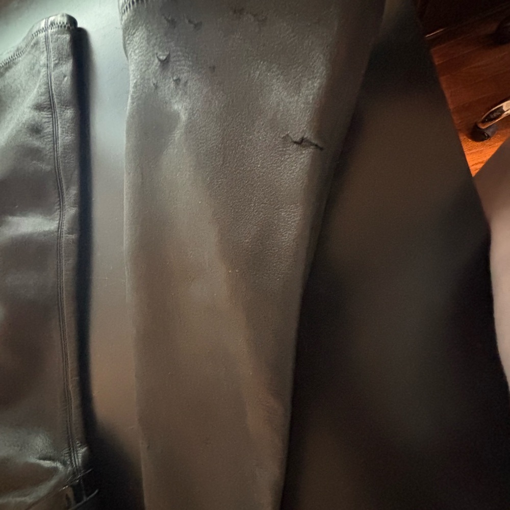 CHANEL Black Over the Knee Boots with Glossy Finish and Slim Fit - Picture 4 of 5